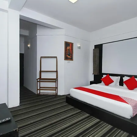Hotel Oyo 523 Royal 3*