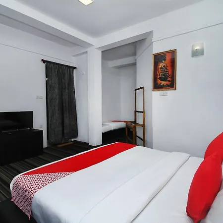 Oyo 523 Royal 3*