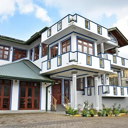 Oyo 537 Royal Bungalow Hotel 3*