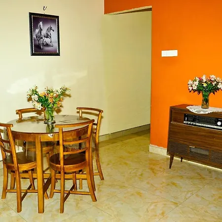 Country Lodge *