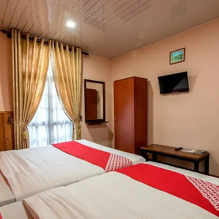 Hotel Oyo 577 Green Garden 3*