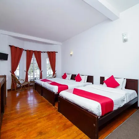 Hotel Oyo 586 Rose Garden 3*