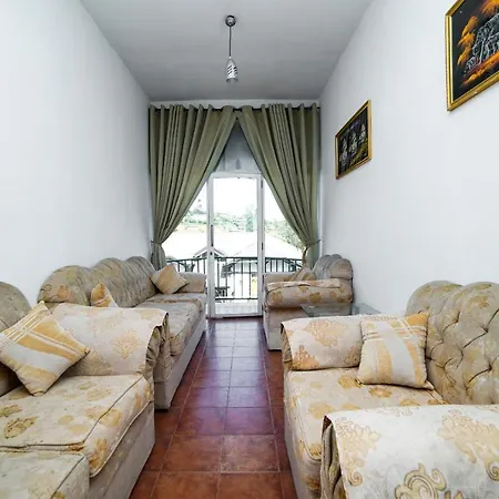 Oyo 586 Rose Garden 3*