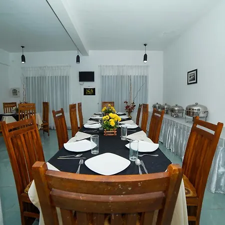Hotel Oyo 586 Rose Garden 3*
