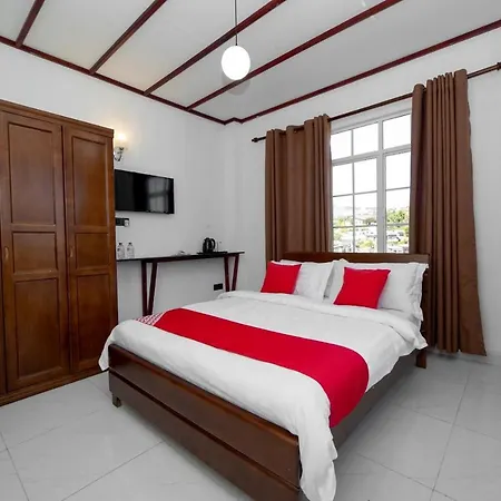 Oyo 575 White Rose Hotel 3*