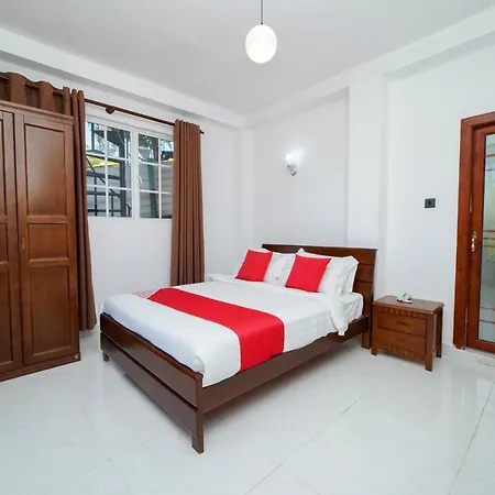 Oyo 575 White Rose 3*
