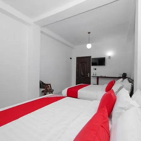 Hotel Oyo 575 White Rose