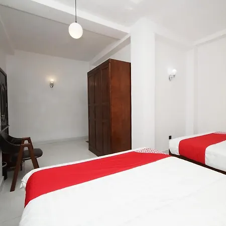 Oyo 575 White Rose 3*