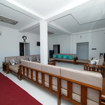 Hotel Oyo 575 White Rose