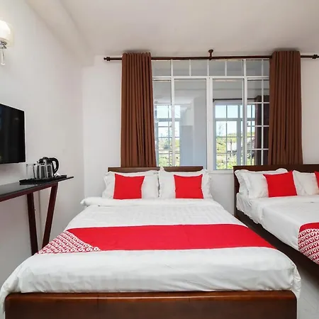 Oyo 575 White Rose Hotel