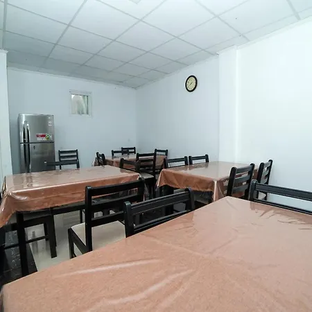 Oyo 575 White Rose Hotel 3*