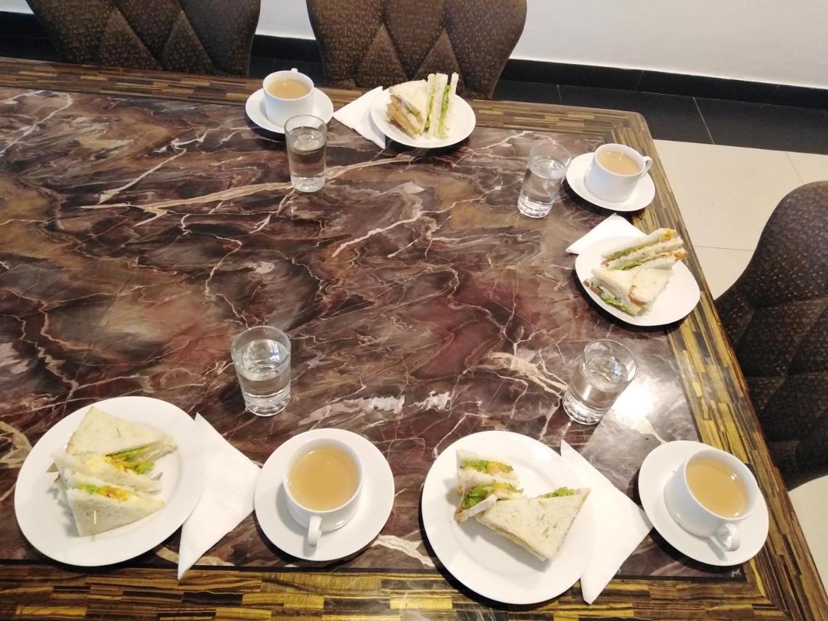 Hotel Rest Master Luxury Bunglaw Nuwara Eliya