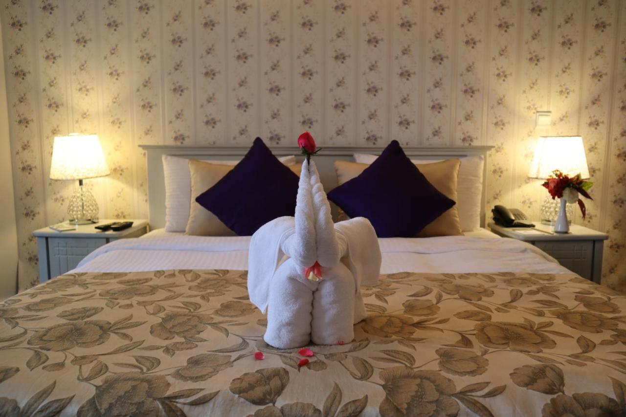 Little England By Celeste Hotel 4*
