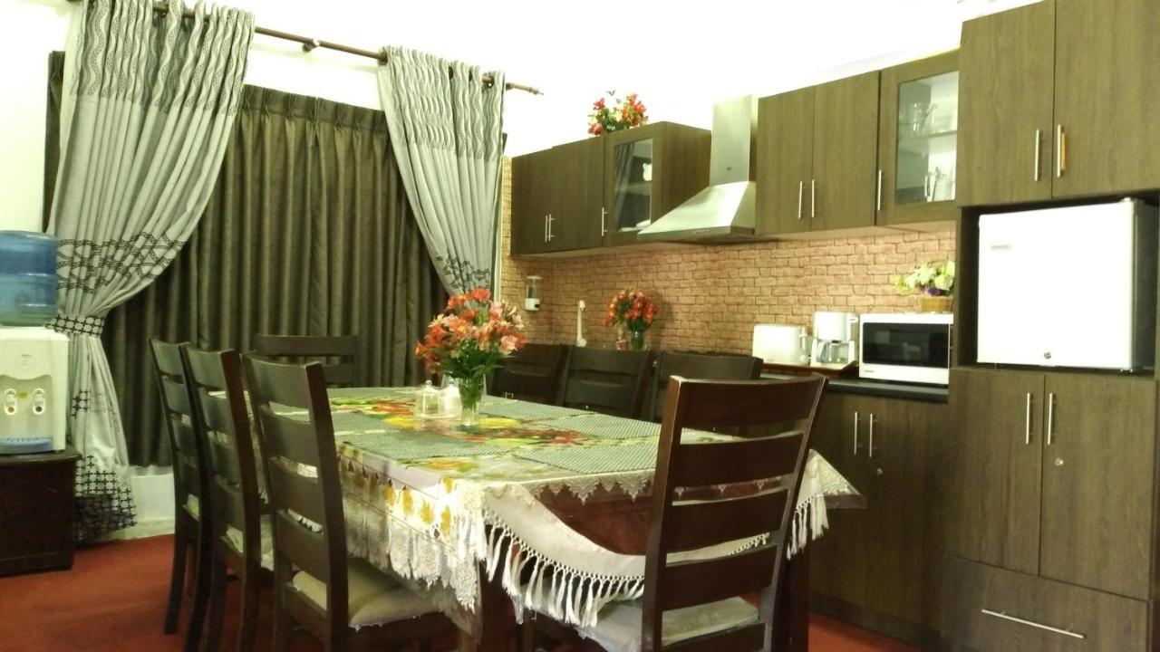The Royal Terrace Holiday Bungalow Bed & Breakfast Nuwara Eliya