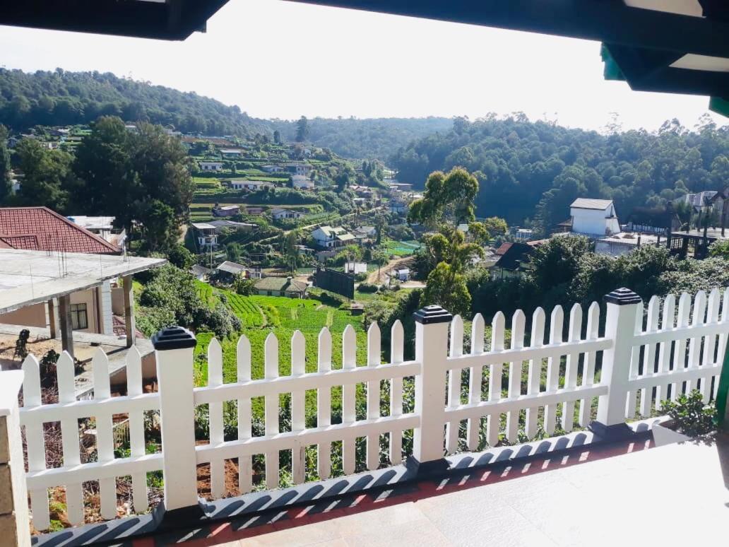 White Vintage Bunglow * Nuwara Eliya