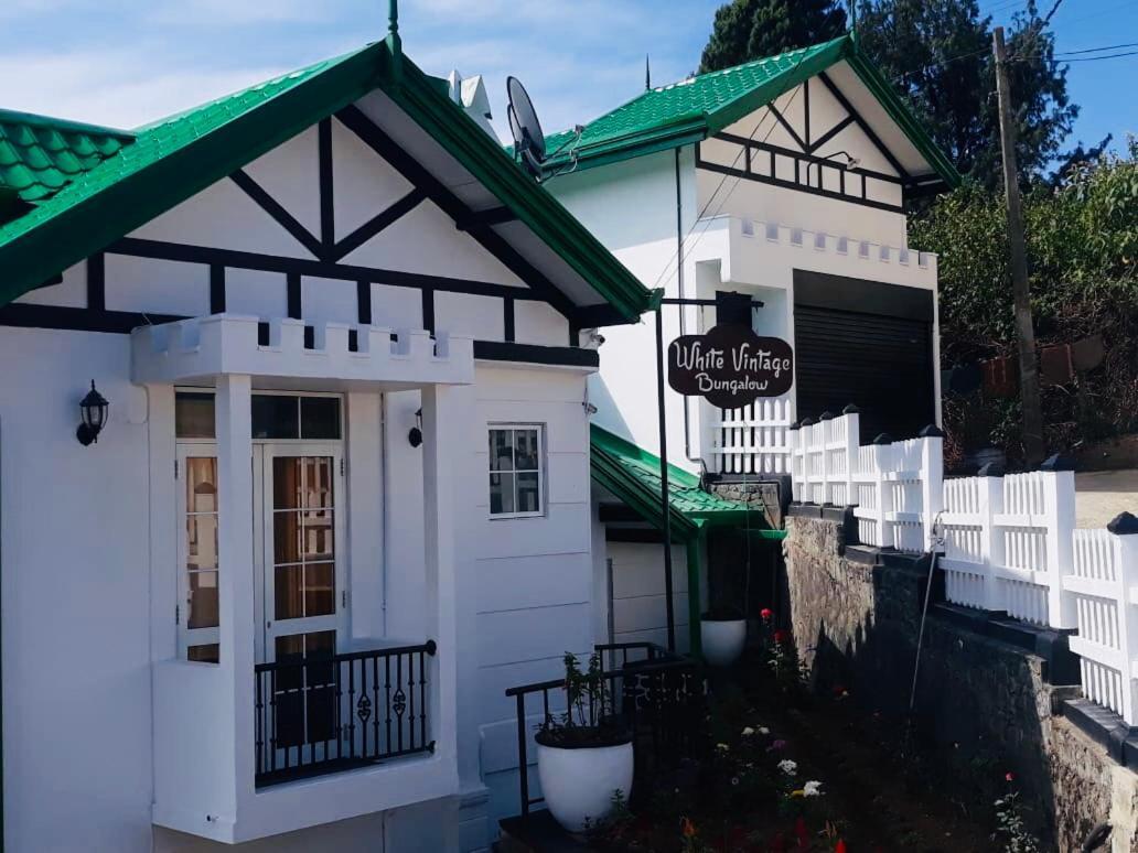 Hotel White Vintage Bunglow *