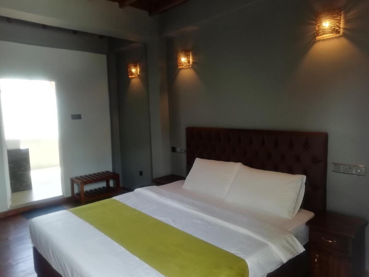 Tea Mount Forest Hotel *