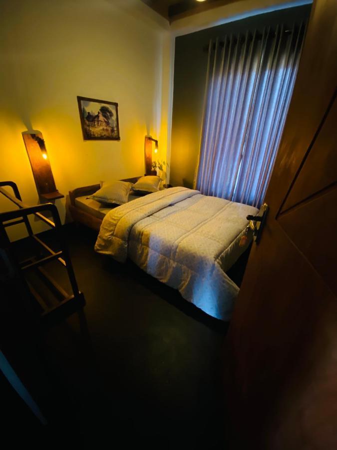 Rustique House Dbl Homestay Nuwara Eliya