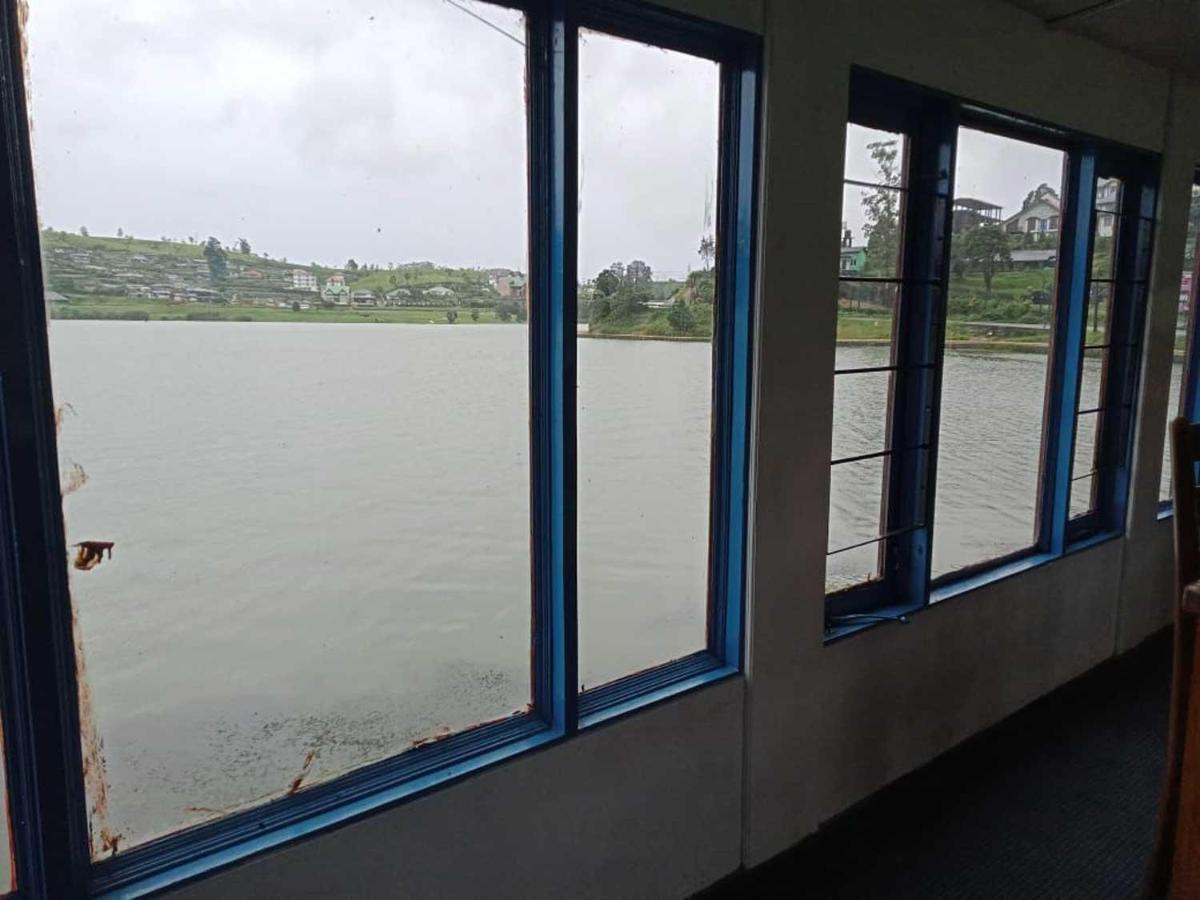 Botel H2o Boat House