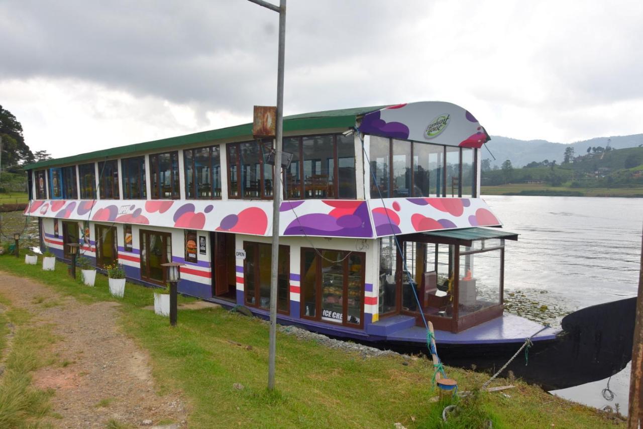 Botel H2o Boat House