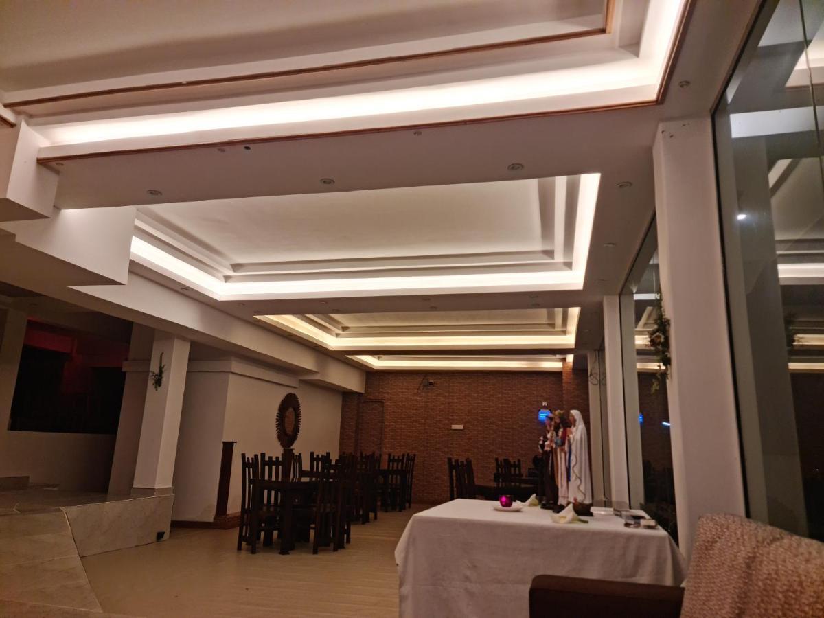Rich Hotel *