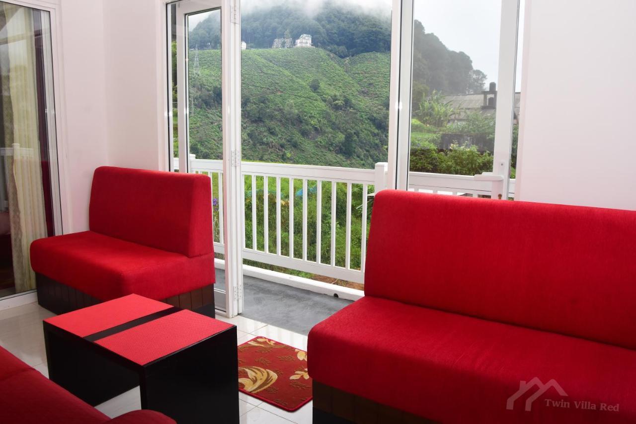 Twin Red Hotel *