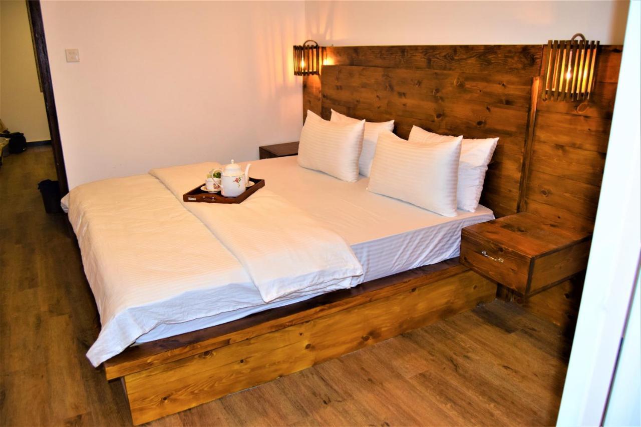 Front By Infinity Apartment *