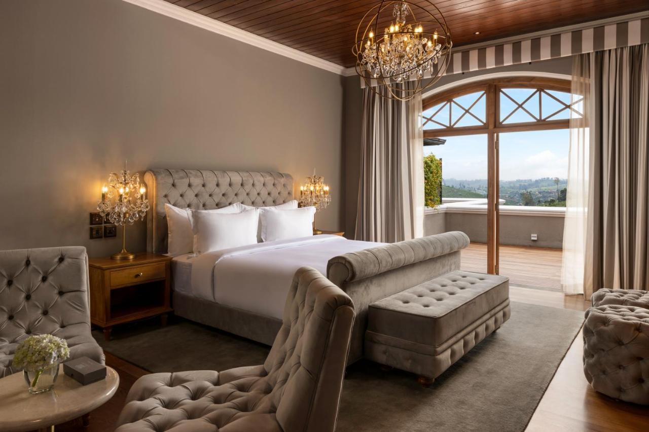 The Bellwood Manor Hotel