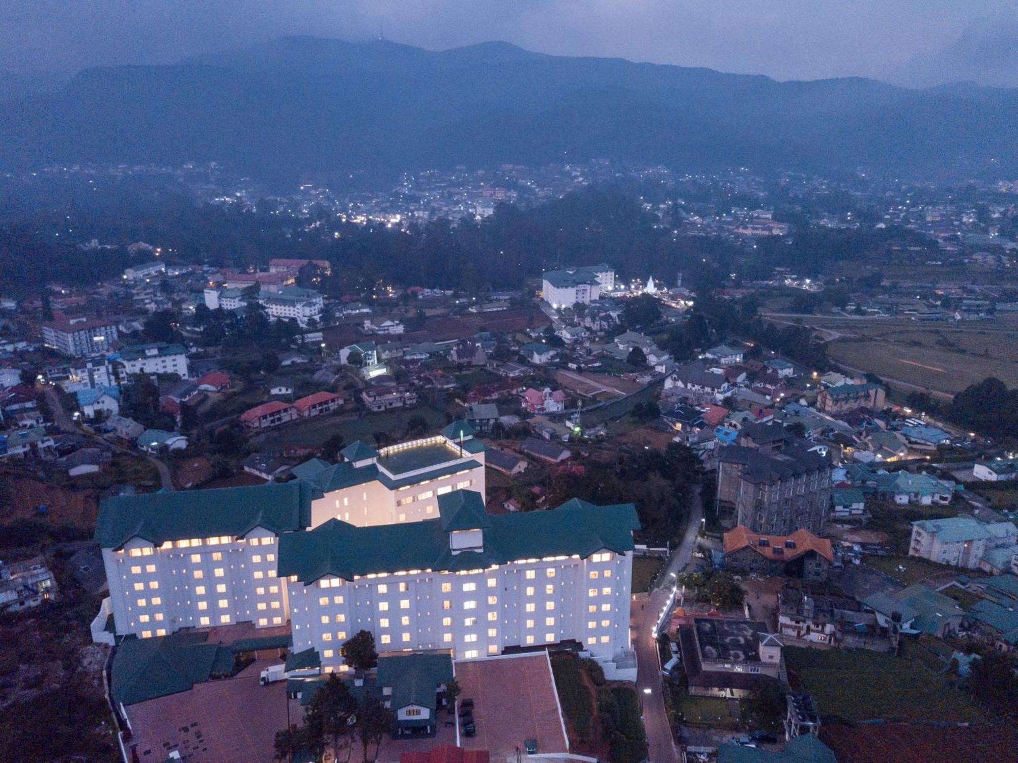 Hotel Araliya Red - Budget Friendly Hotel- Where Find Stunning 360 Panoramic View Of