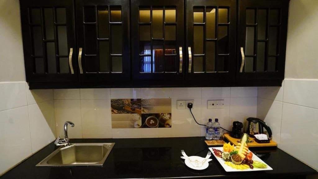 Victoria Court Hotel 3*