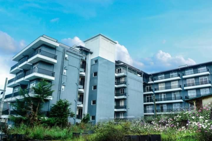 Ajymth Luxury - Lakeview Residencies - F24