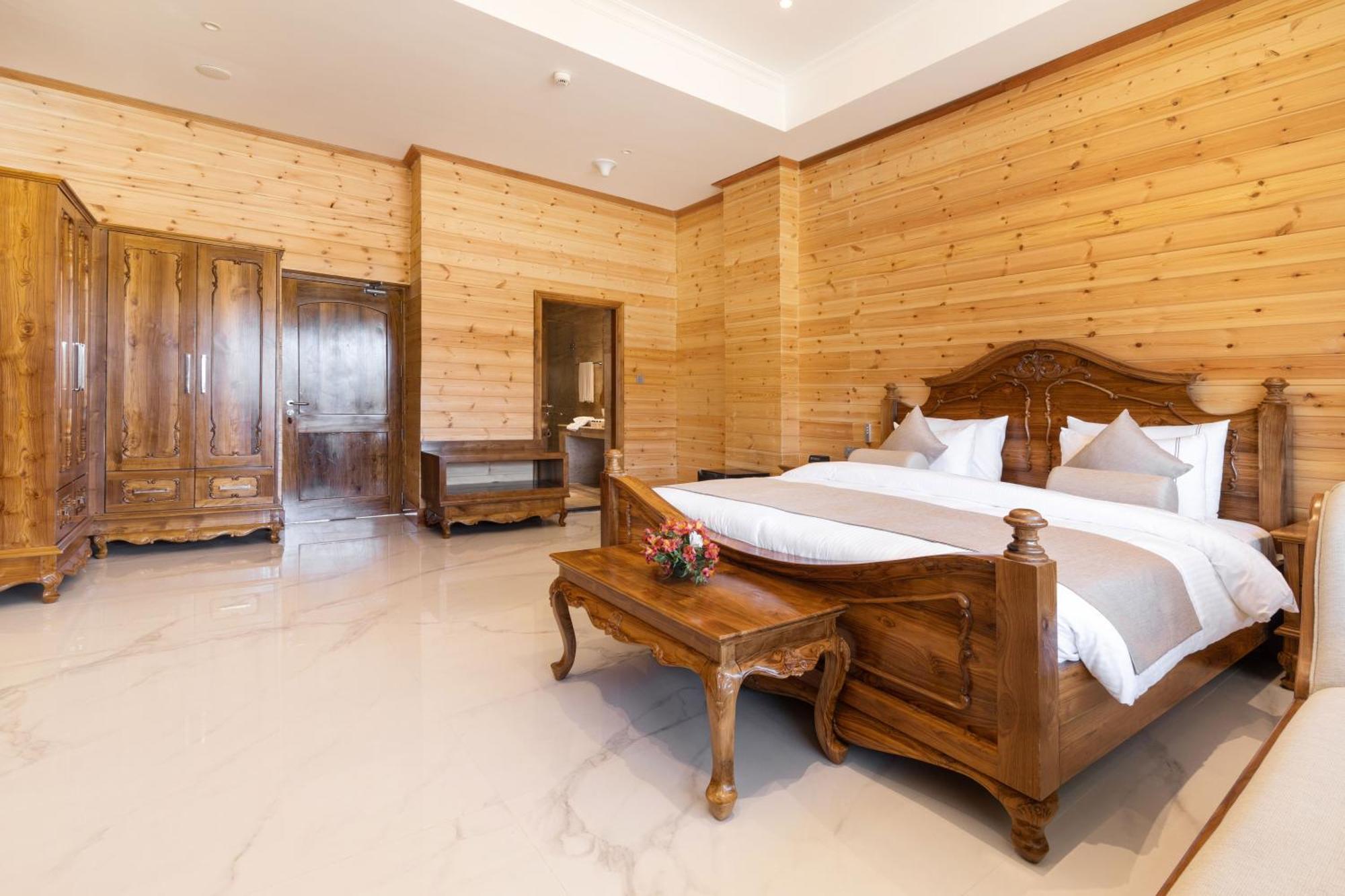 Araliya Red - Budget Friendly Hotel- Where Find Stunning 360 Panoramic View Of Hotel