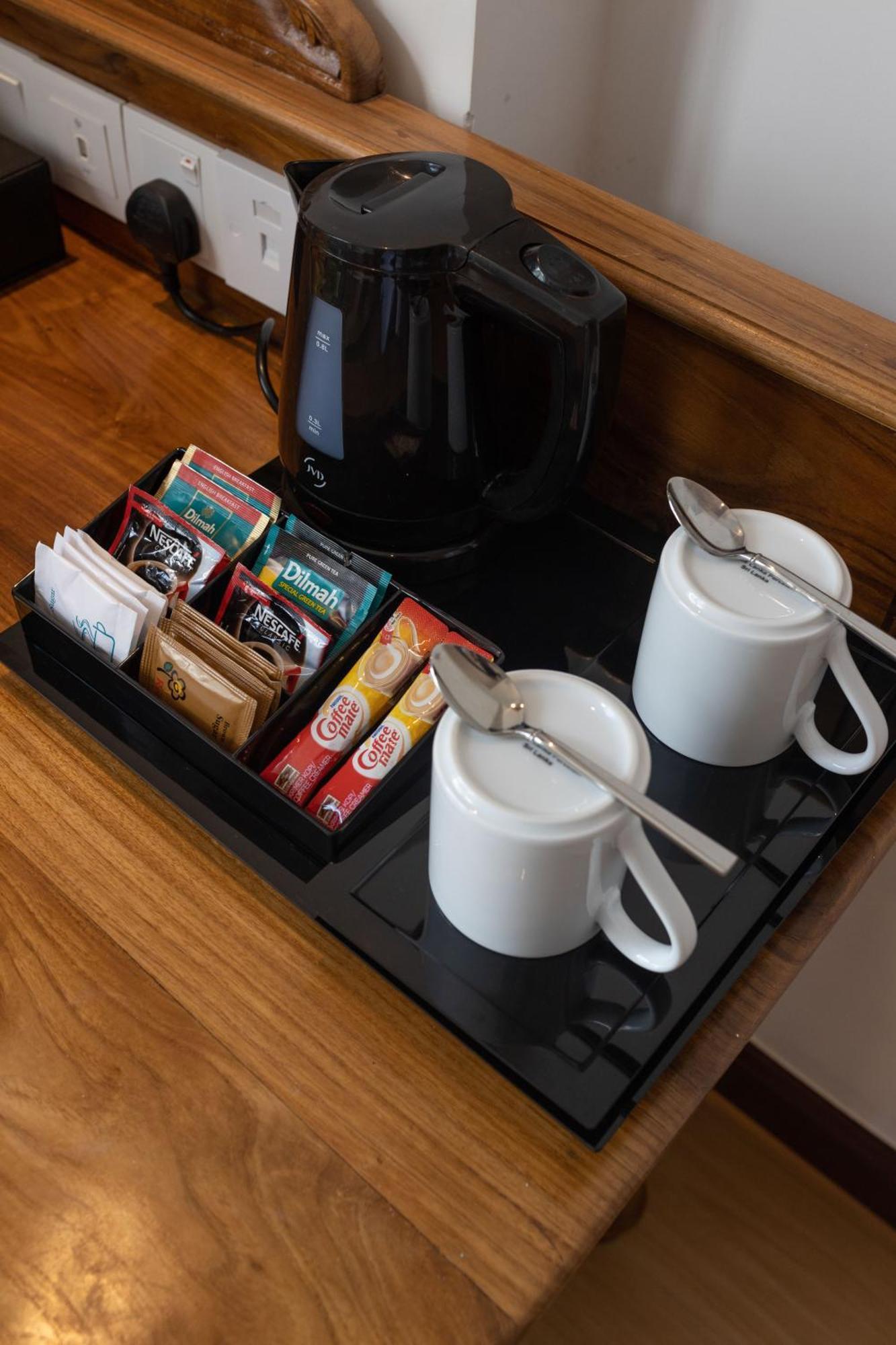 Hotel Araliya Red - Budget Friendly Hotel- Where Find Stunning 360 Panoramic View Of 4*