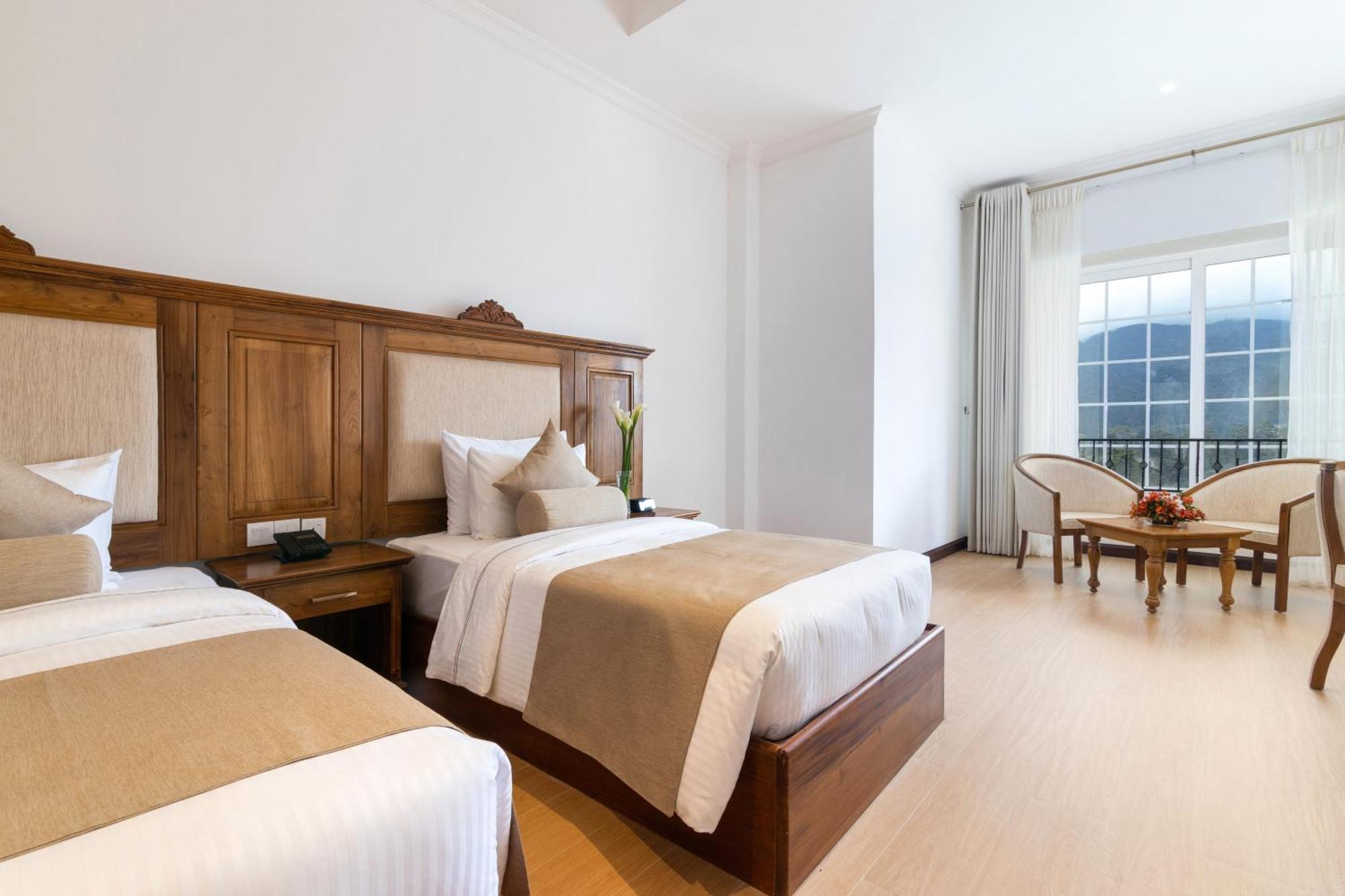 Hotel Araliya Red - Budget Friendly Hotel- Where Find Stunning 360 Panoramic View Of 4*
