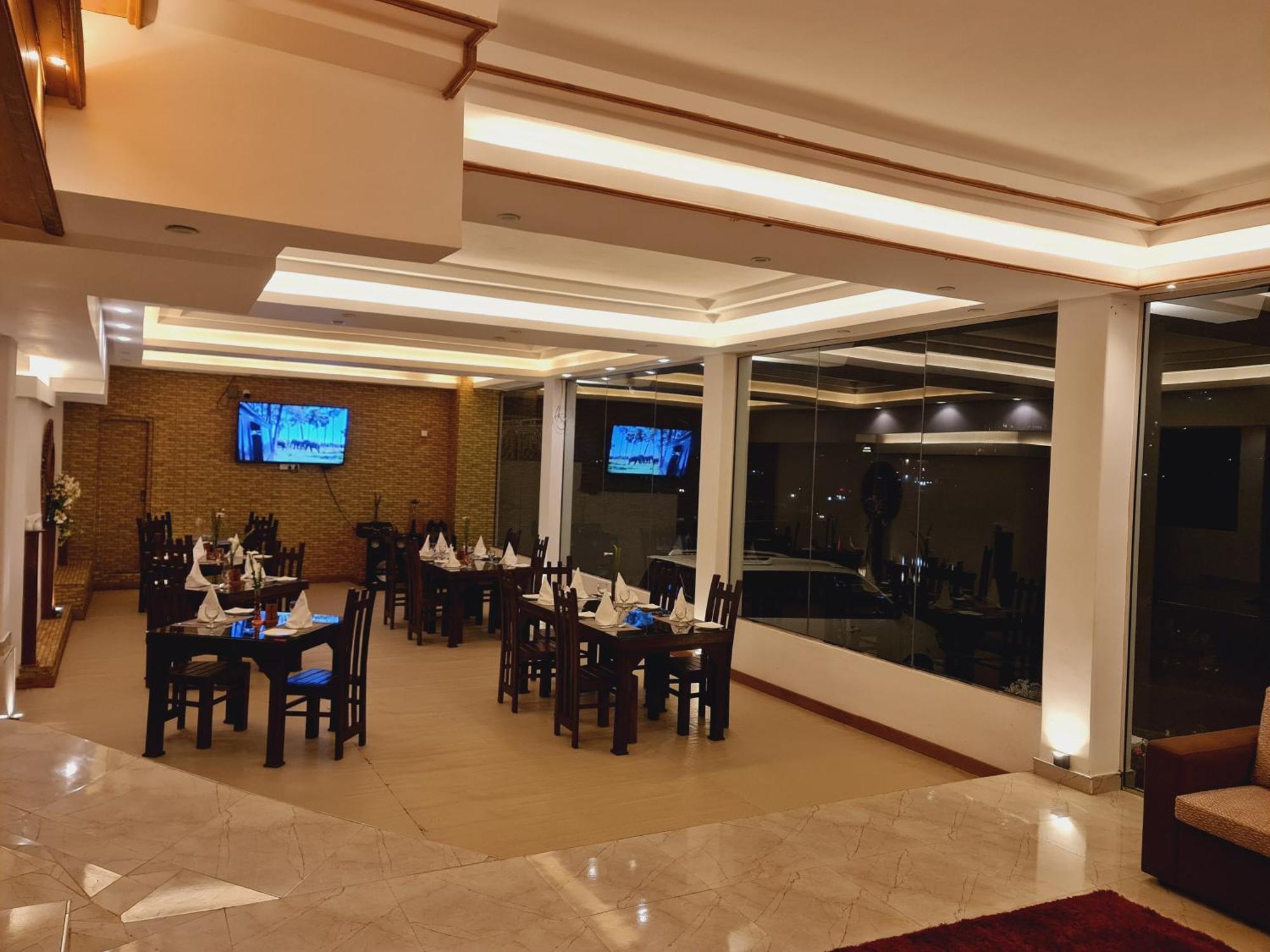 Rich Hotel