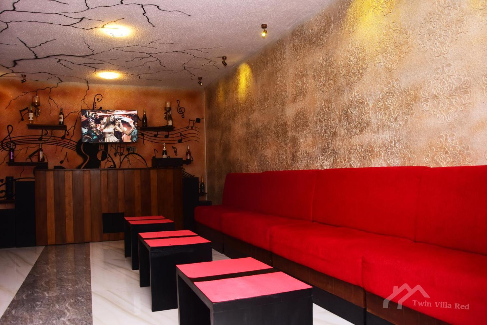 Twin Red Hotel