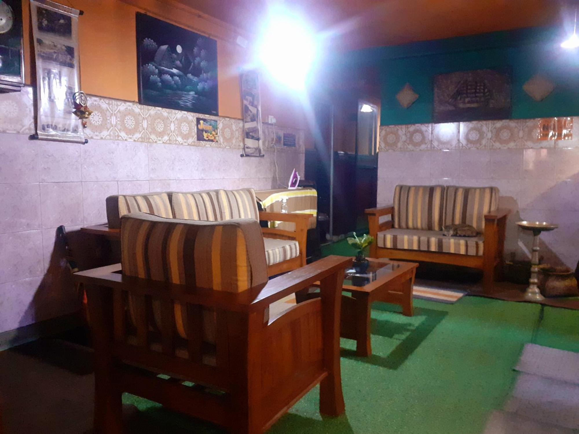 Cool Land Hot Hut & Restaurant Guest house