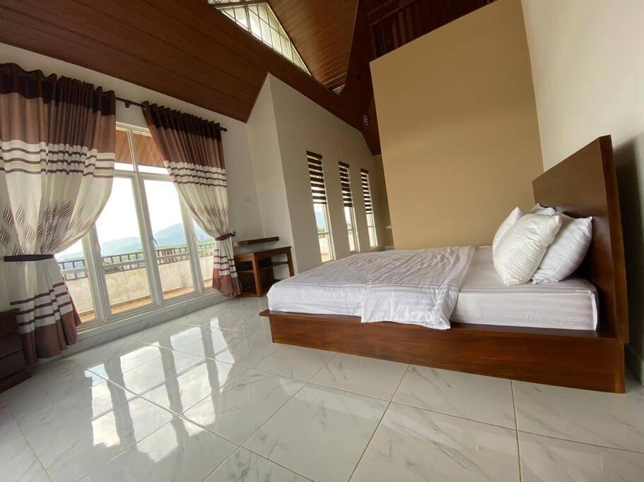 Kinsgton Manor - 6 Bedrooms Villa *