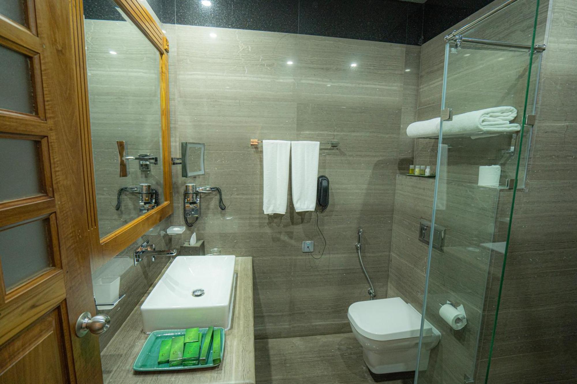 Hotel Araliya - Your Gateway To Everything In
