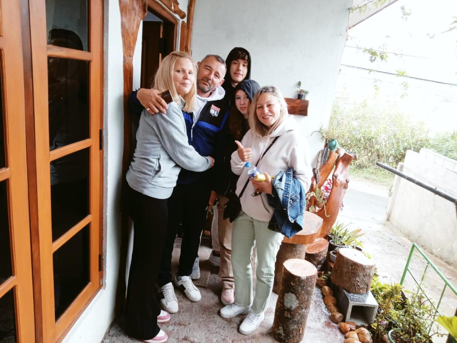 20/20 Wood Homestay