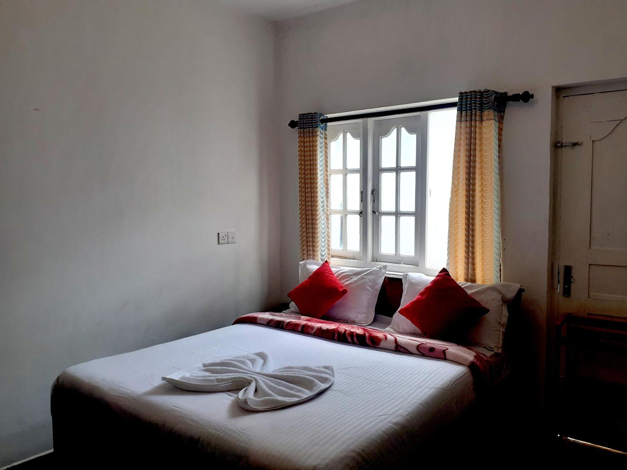 J J S & Nuwaraeliya 3*