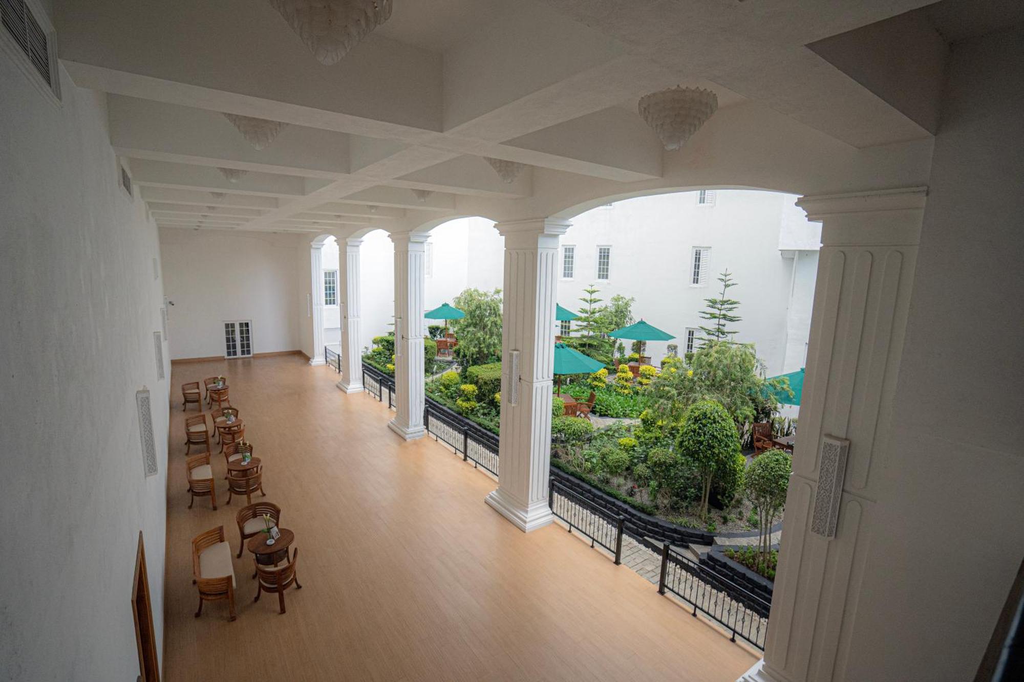 Araliya Red - Budget Friendly Hotel- Where Find Stunning 360 Panoramic View Of Hotel