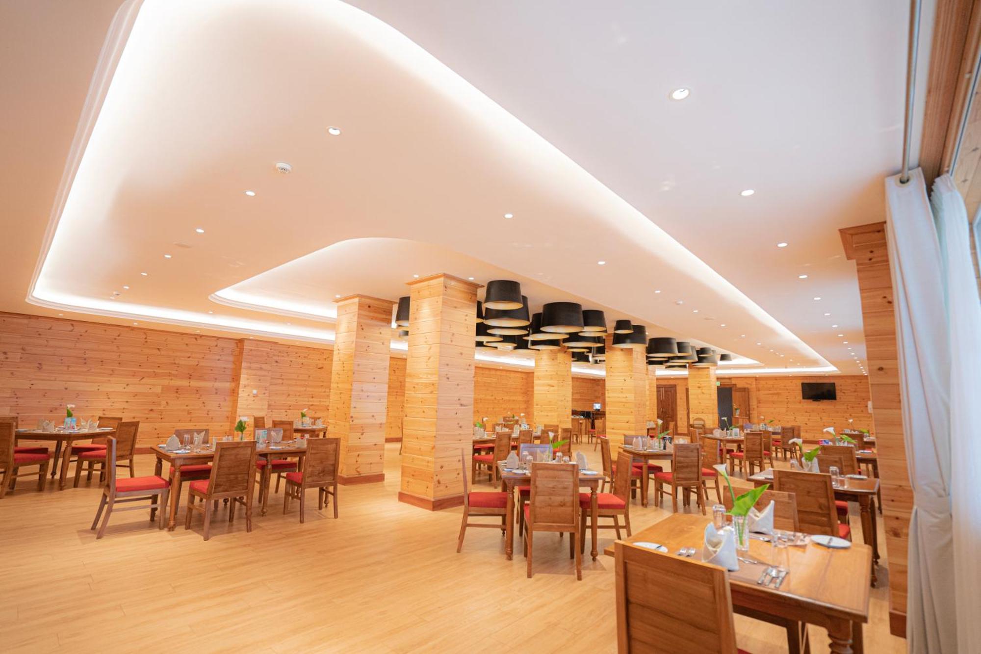 Hotel Araliya Red - Budget Friendly Hotel- Where Find Stunning 360 Panoramic View Of