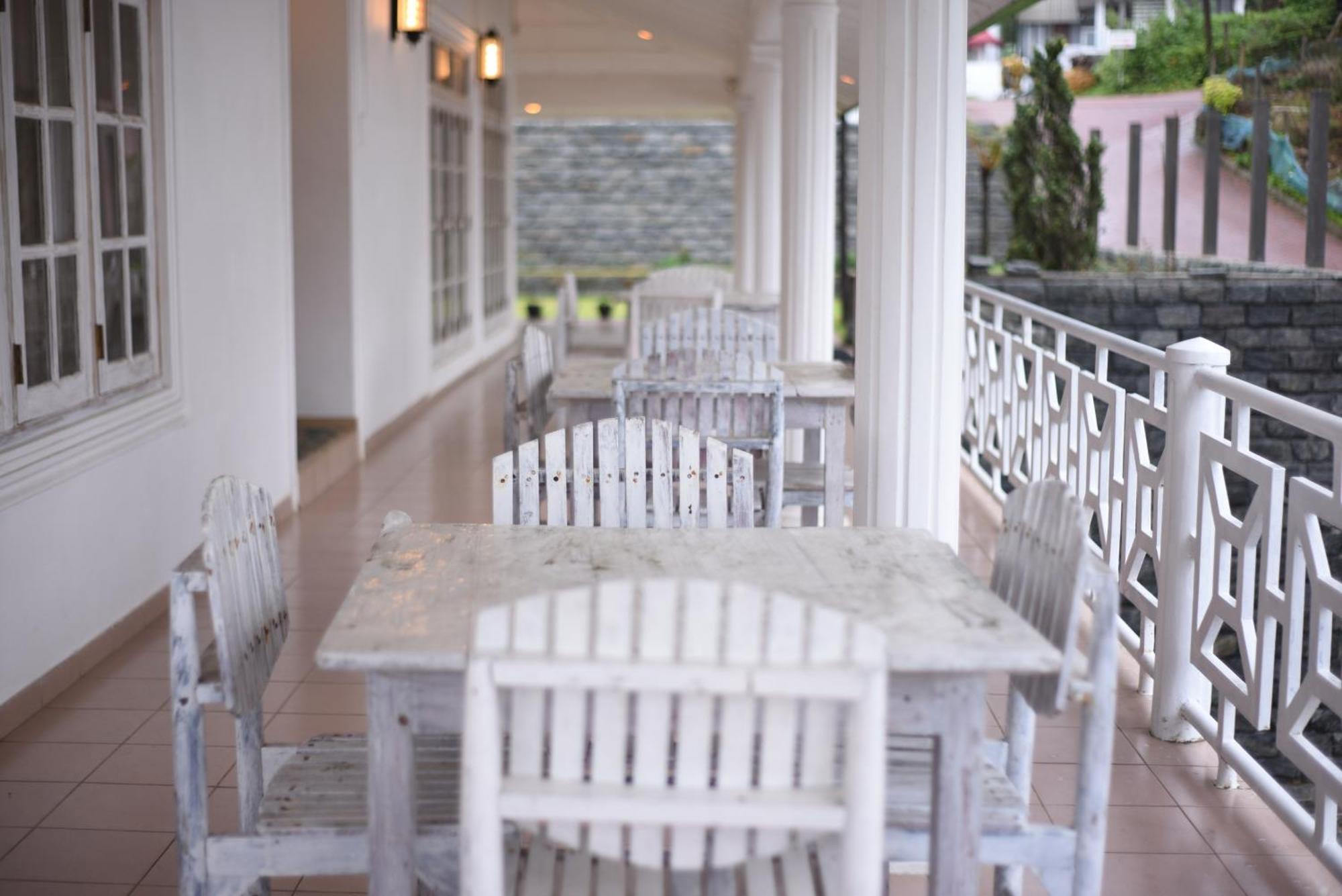 Oasis Hill Hotel 2*