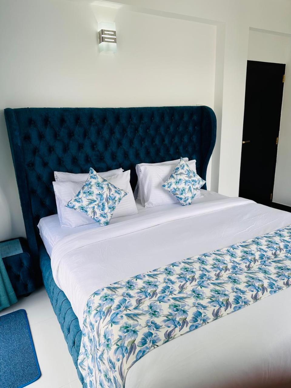 Mariners Apartment