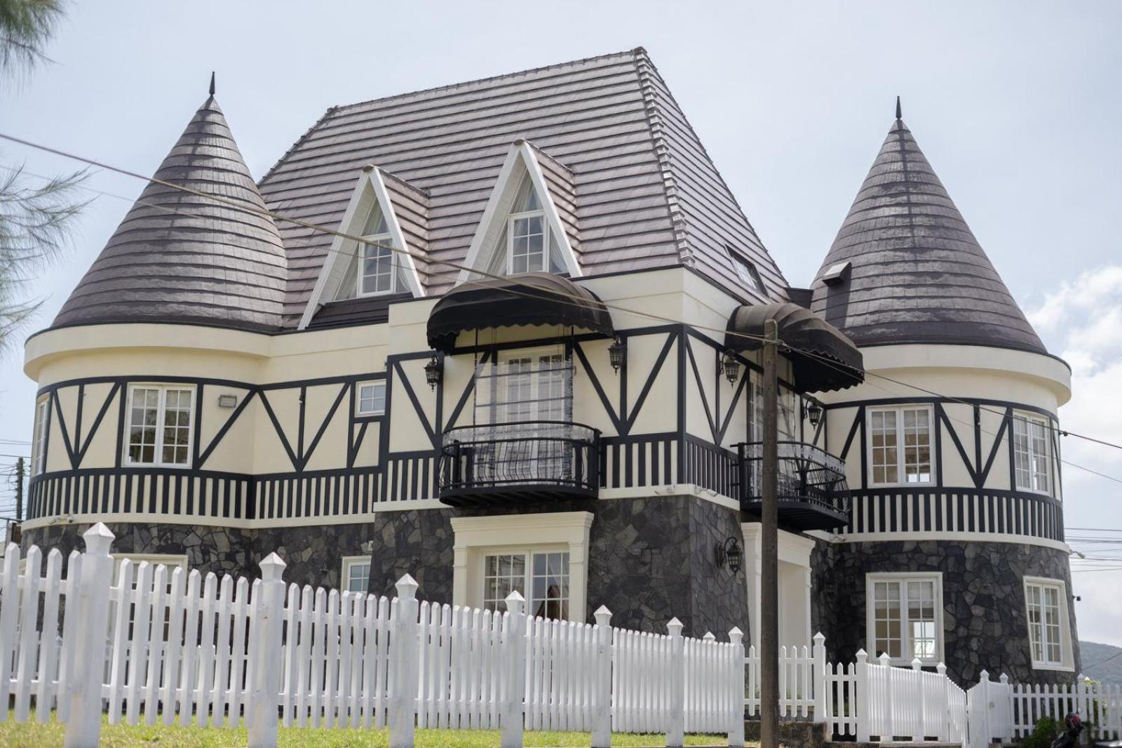 Maple Castle Villa *
