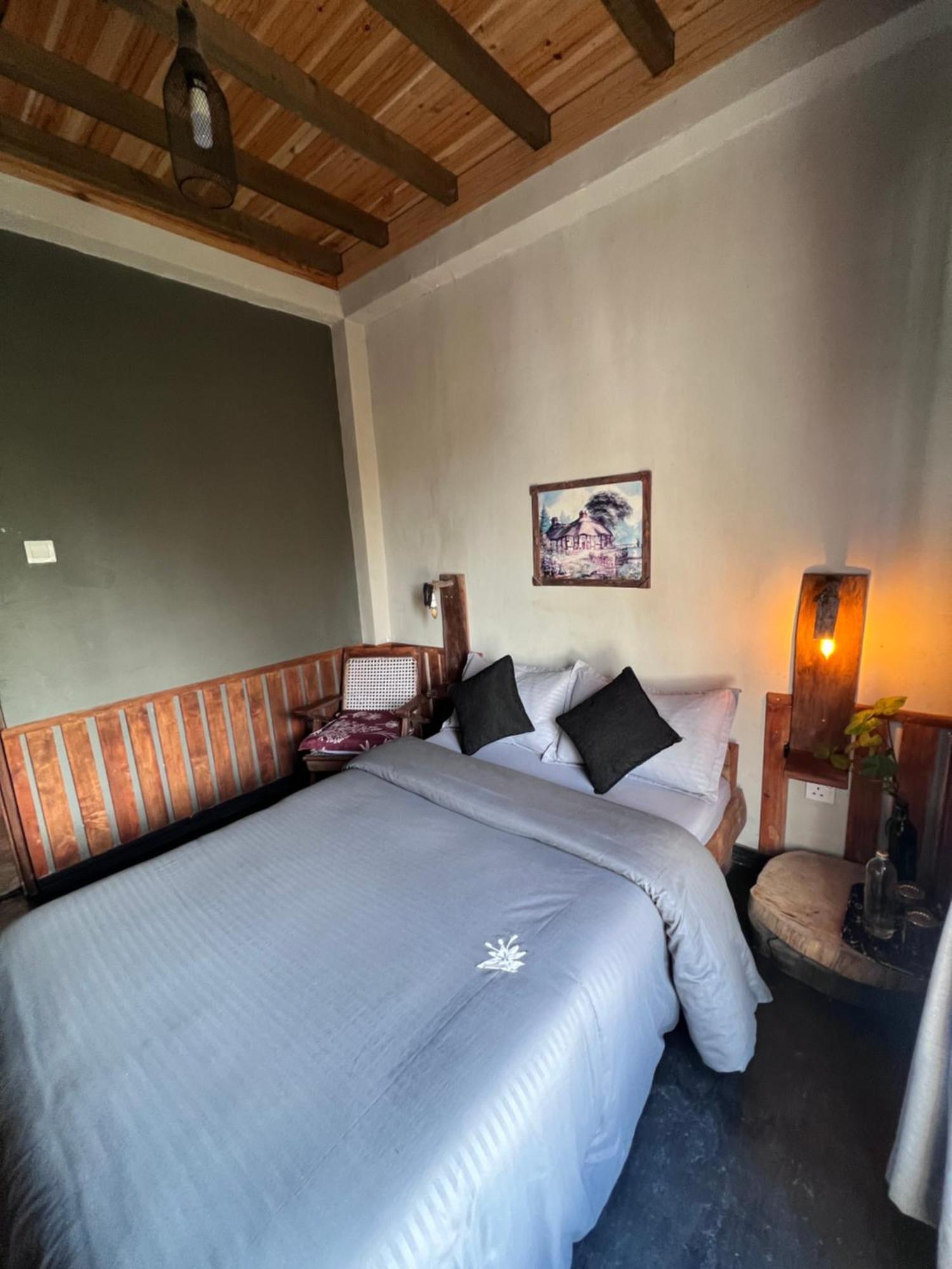 Rustique House Dbl Homestay Nuwara Eliya