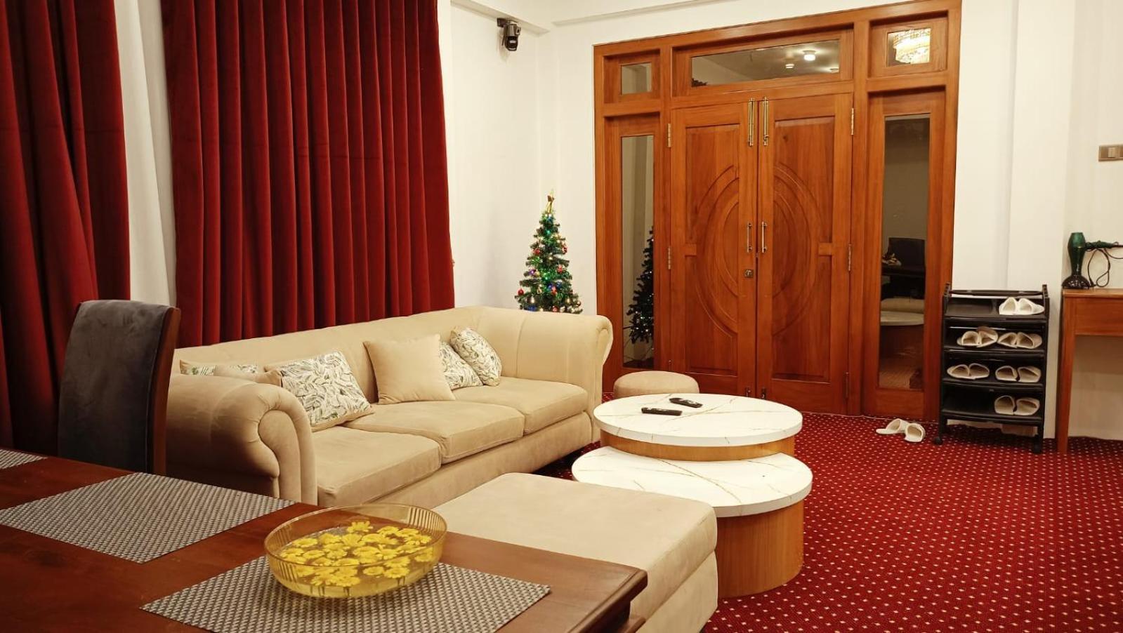 Hotel Golden Mist