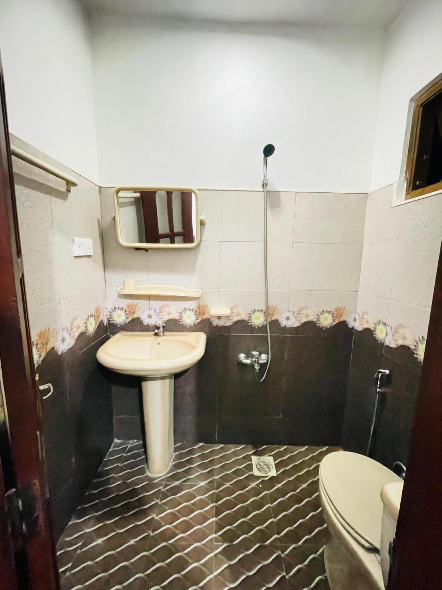 Grand Nauro 2 Guest house *