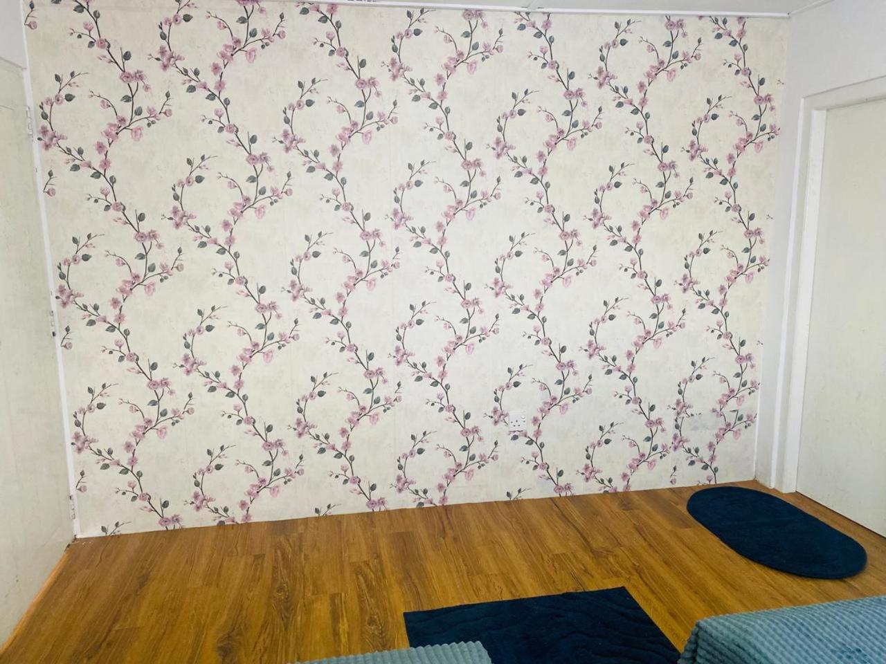 Homely *